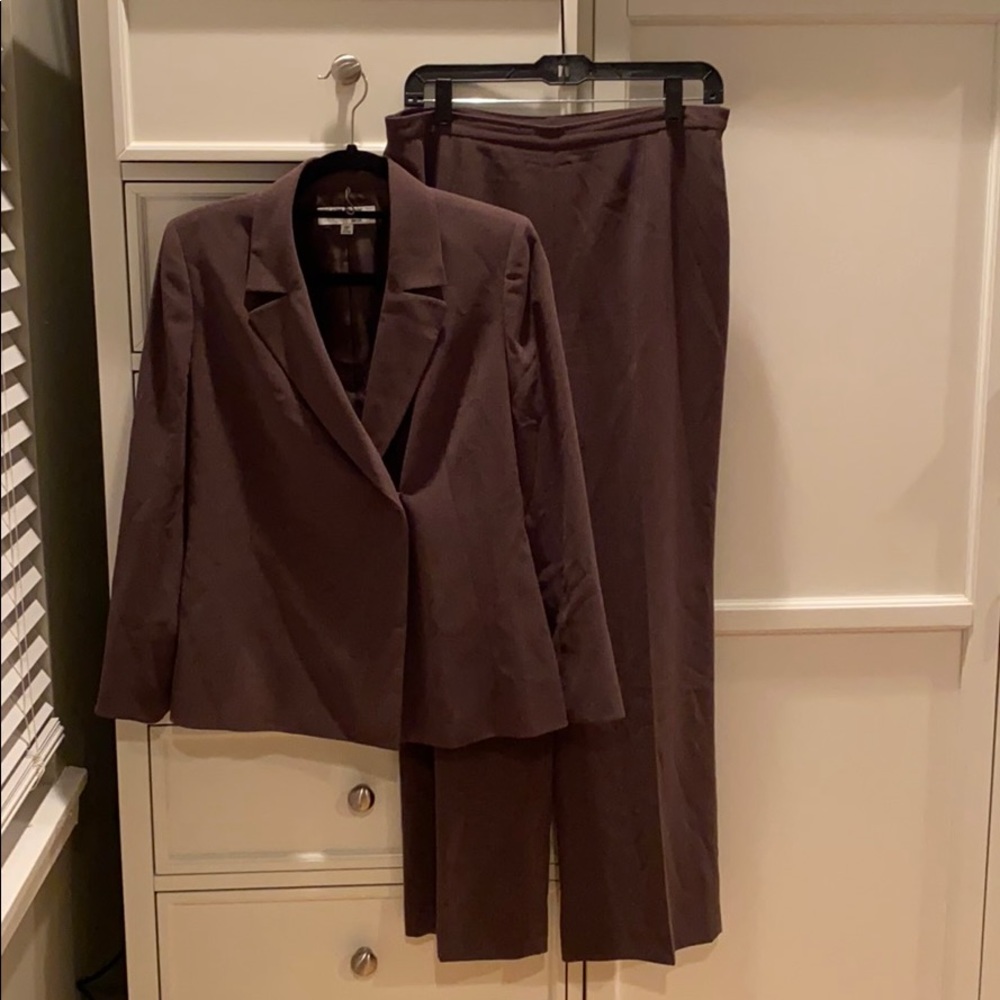 Suit studio women’s suit